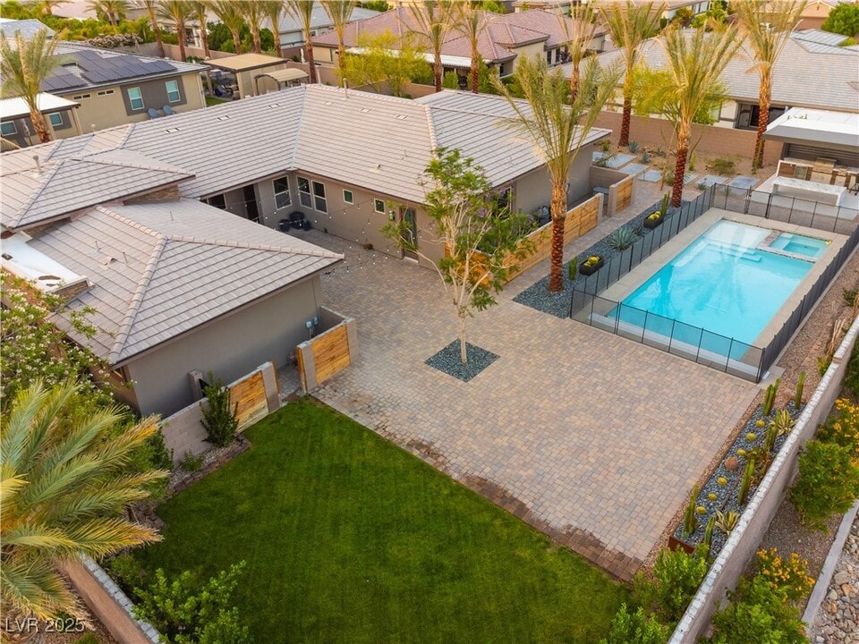 6110 Pebble Glen Ct in Las Vegas, NV - Building Photo