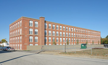 Silver Mill Apartments in Manchester, NH - Foto de edificio - Building Photo