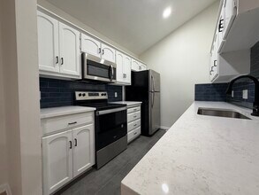 10325 Ohio Plz in Omaha, NE - Building Photo - Building Photo