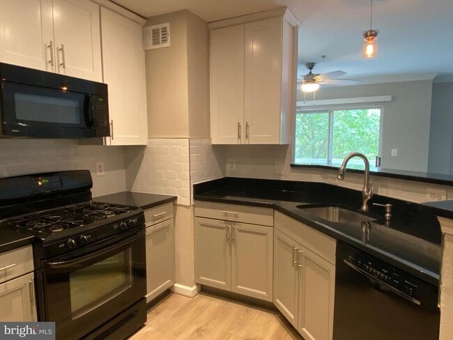 12834 Fair Briar Ln in Fairfax, VA - Building Photo - Building Photo