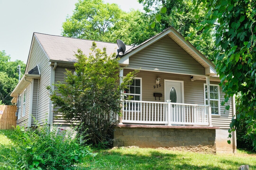 915 Mapleash Ave in Columbia, TN - Building Photo