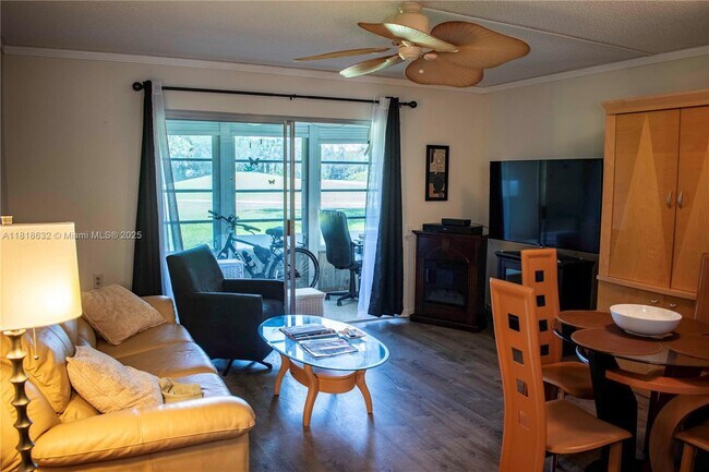 4501 Martinique Way in Coconut Creek, FL - Building Photo - Building Photo