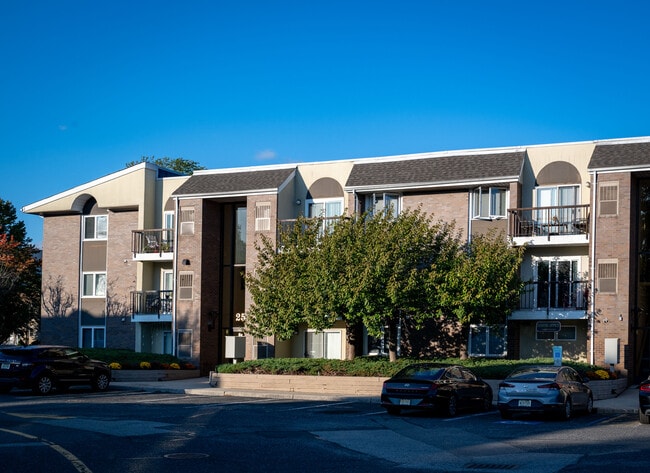 Carriage House in Hackensack, NJ - Building Photo - Building Photo
