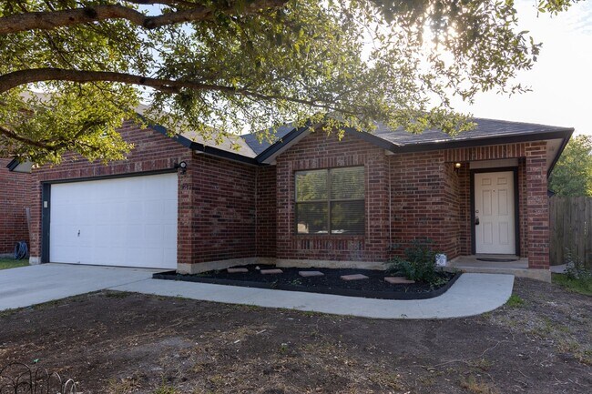 9647 Barbwire in San Antonio, TX - Building Photo - Building Photo