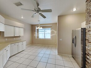 6648 Thackston Dr in Riverview, FL - Foto de edificio - Building Photo