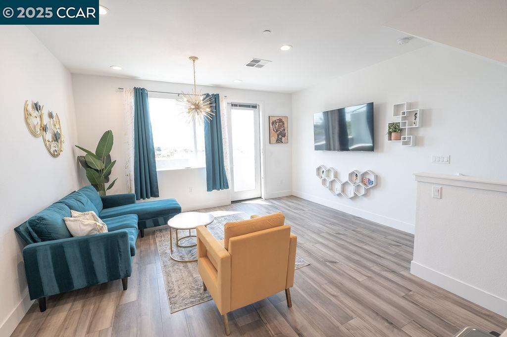 9877 MacArthur Blvd in Oakland, CA - Building Photo