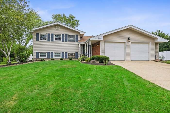 560 Glen Pl in Lombard, IL - Building Photo
