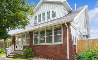 1054 Hovey St SW, Unit 2 in Grand Rapids, MI - Building Photo