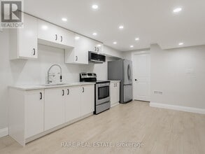 3551 Wass Crescent in Oakville, ON - Building Photo - Building Photo