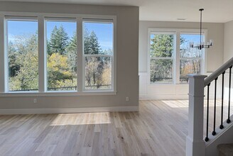 4949 NW Deerhaven Ter in Portland, OR - Building Photo - Building Photo