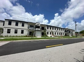 17020 SW 104th Ave in Miami, FL - Building Photo
