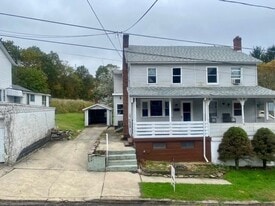 16 Andrewsville St in Lansford, PA - Building Photo