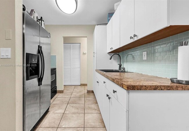 121 NW 7th Ave in Dania Beach, FL - Building Photo - Building Photo