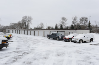 Pinecrest Apartments in Fridley, MN - Building Photo - Building Photo