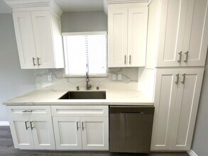 3445 Mentone Ave in Los Angeles, CA - Building Photo - Building Photo