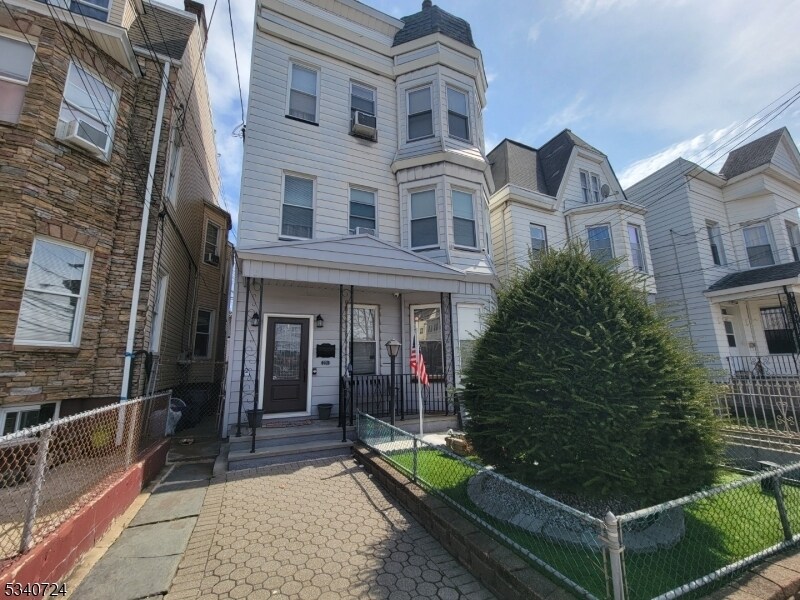 201 Clifton Ave in Newark, NJ - Building Photo