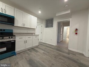 45 E High St, Unit B in Pottstown, PA - Building Photo - Building Photo