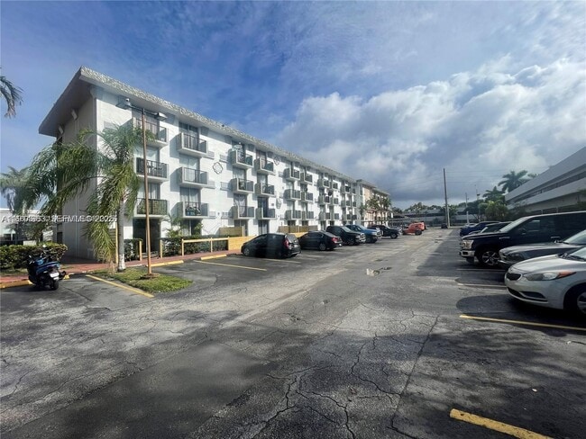 16450 NW 2nd Ave in Miami, FL - Foto de edificio - Building Photo