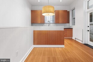 727 S 7th St in Philadelphia, PA - Building Photo