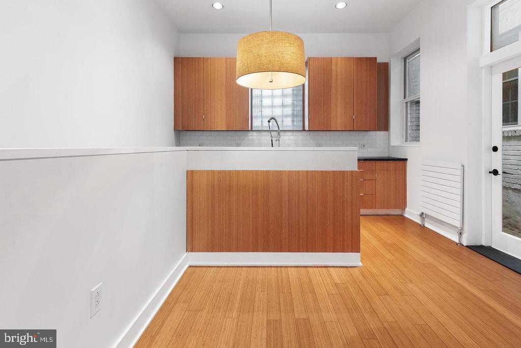 727 S 7th St in Philadelphia, PA - Building Photo