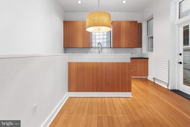 property at 727 S 7th St
