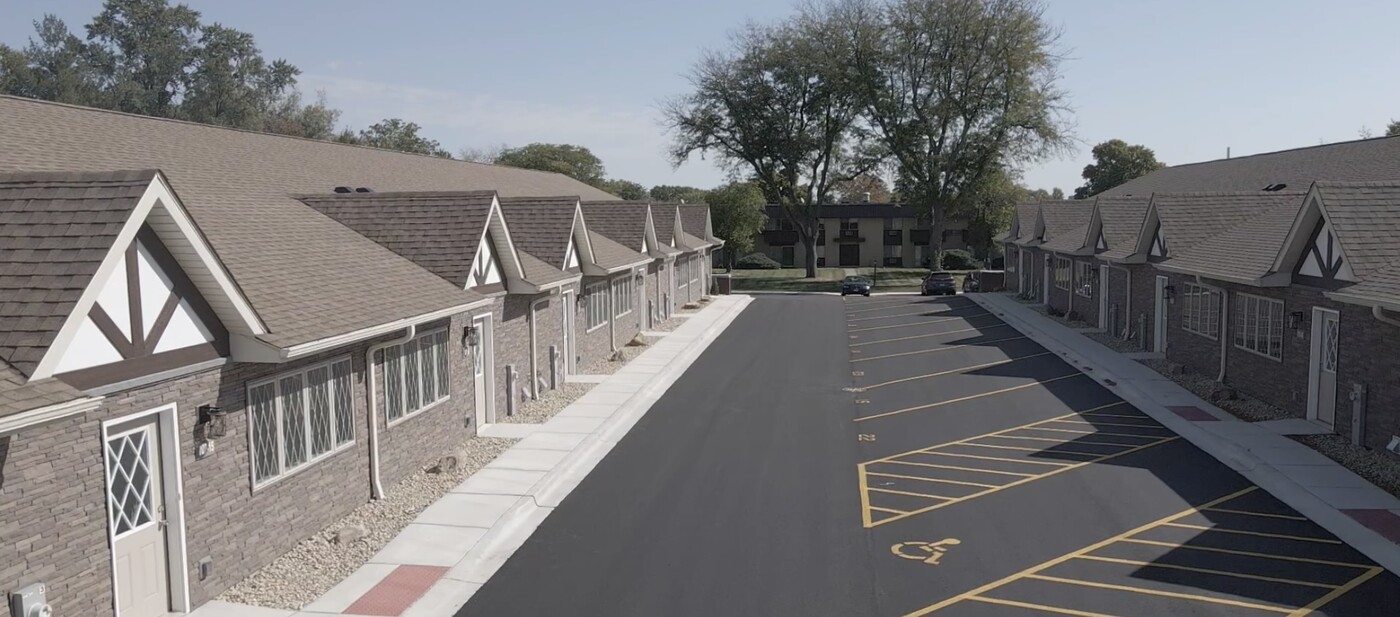 St. Albans Greens Townhouses and Apartments in Sycamore, IL - Foto de edificio