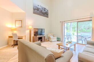 137 Cordillo Pkwy in Hilton Head Island, SC - Building Photo - Building Photo