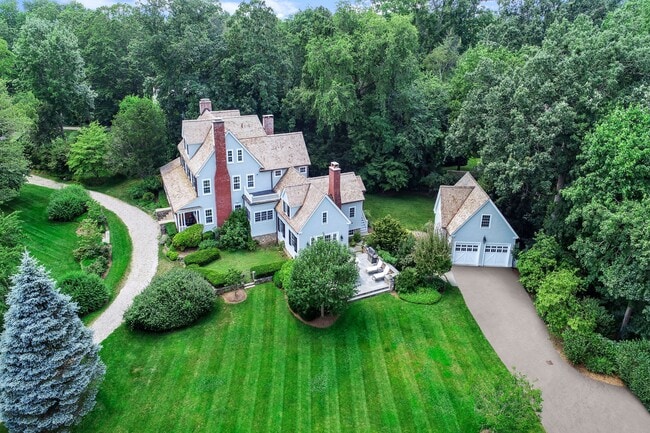 203 Riverside Ave in Greenwich, CT - Building Photo - Building Photo