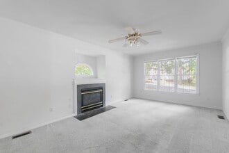 12303 Tollcross Rd in Midlothian, VA - Foto de edificio - Building Photo