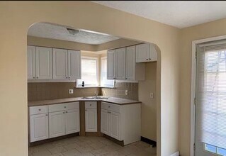 17253 McCracken Rd in Maple Heights, OH - Building Photo - Building Photo