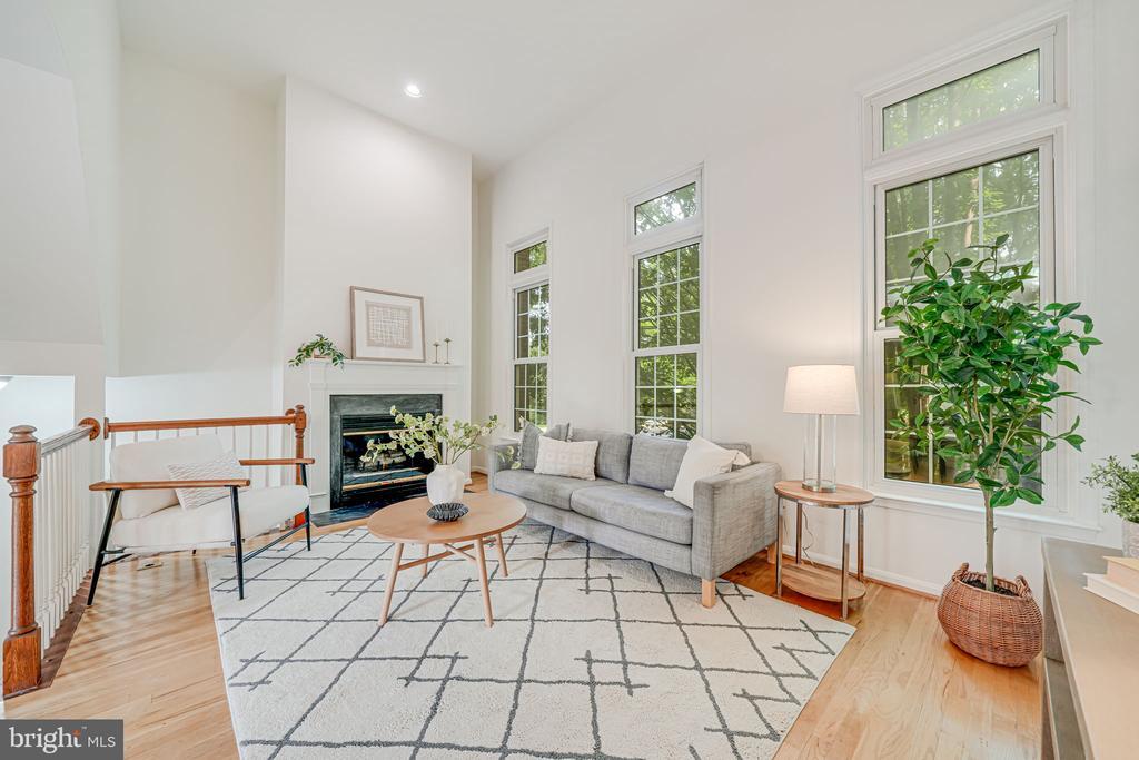 2426 N Hampton Dr in Alexandria, VA - Building Photo