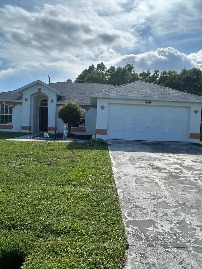 4919 NW Forlano St in Port St. Lucie, FL - Building Photo - Building Photo