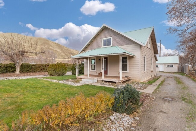 3847 McKee Ln in Monitor, WA - Building Photo - Building Photo