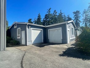 1616 Penn Cove Rd in Oak Harbor, WA - Building Photo - Building Photo