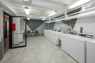 Plaisance Apartments in Chicago, IL - Building Photo - Interior Photo