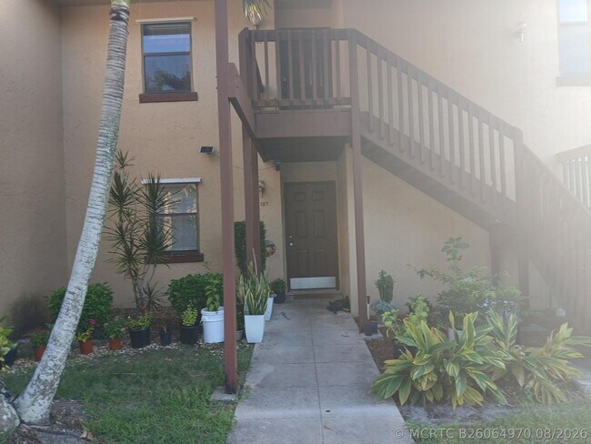 property at 1108 Lakeview Dr E