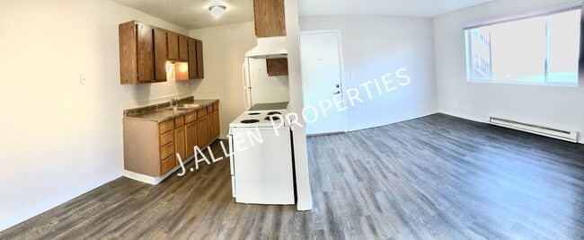 property at 1805 Parker Cir