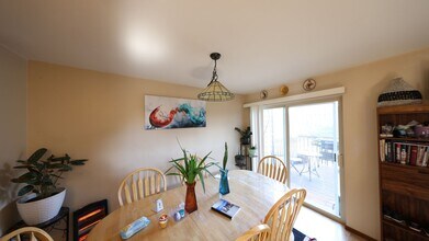 1250 SW Heller St in Oak Harbor, WA - Building Photo - Building Photo