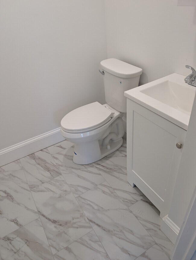 202 Congress Ave, Unit 2 in Chelsea, MA - Building Photo - Building Photo