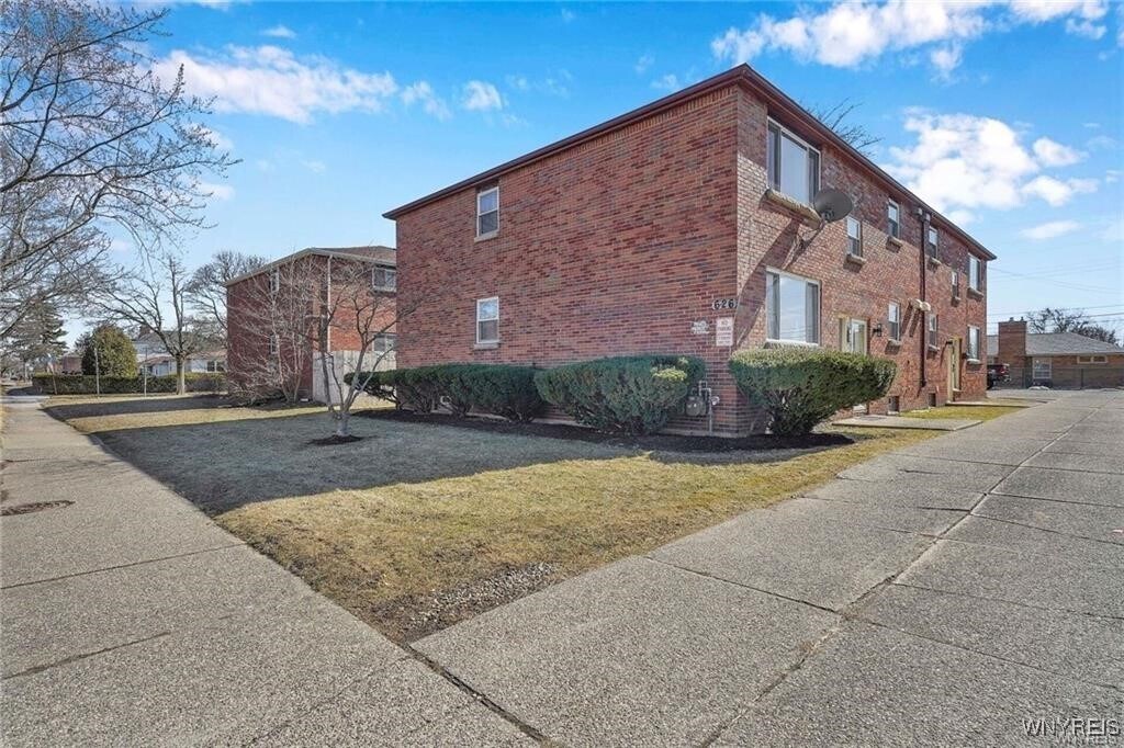 626 Kenmore Ave in Buffalo, NY - Building Photo