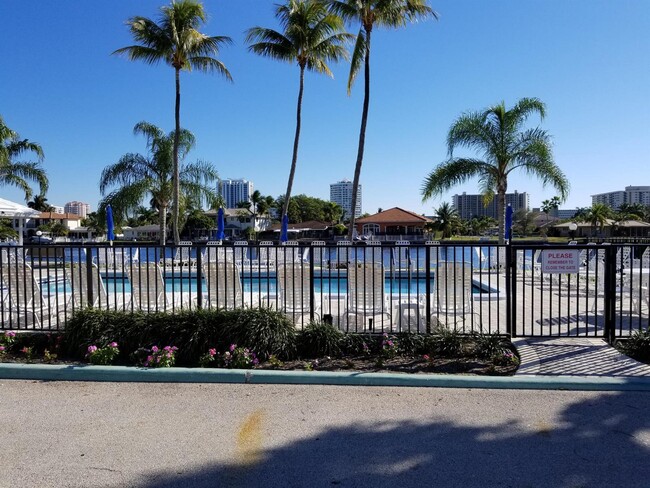 6207 Bay Club Dr in Fort Lauderdale, FL - Building Photo - Building Photo