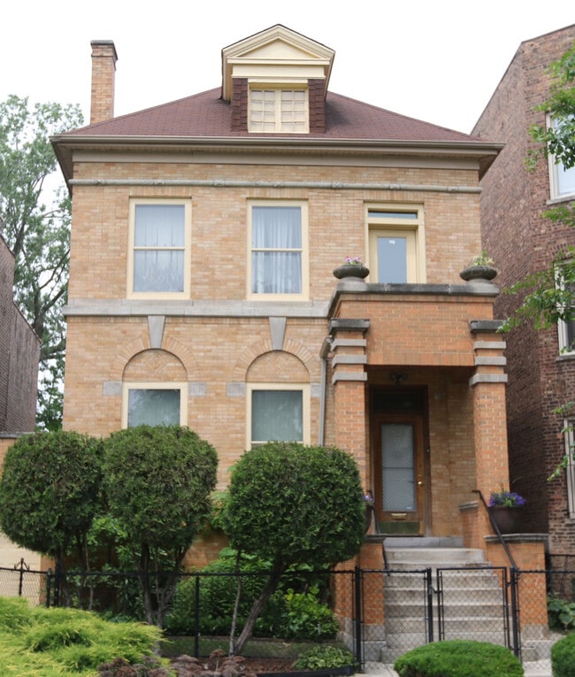property at 5024 S Prairie Ave