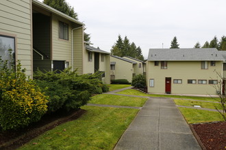 Tamarack Apartments in Bremerton, WA - Foto de edificio - Building Photo