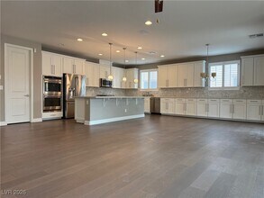 8797 Pinley Spring St in Las Vegas, NV - Building Photo - Building Photo