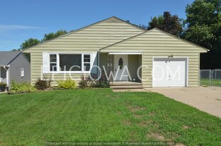 201 24th St NW in Cedar Rapids, IA - Building Photo