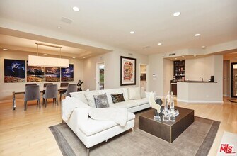 121 N Almont Dr-Unit -103 in Beverly Hills, CA - Building Photo - Building Photo