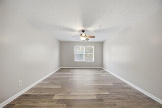 8201 Fairington Ridge Cir in Stonecrest, GA - Building Photo - Building Photo