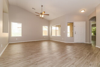 8137 W Hess Ave in Phoenix, AZ - Building Photo - Building Photo