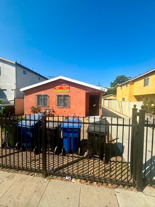 327 E 106th St in Los Angeles, CA - Building Photo