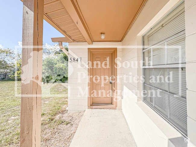 5847 Charlton Dr in Lakeland, FL - Building Photo - Building Photo